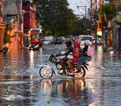 Calles inundadas en ciudad por la vaguada que provocará lluvias este jueves en gran parte del país.