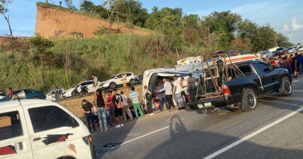 tapón vial en el km 9 por accidente de yipeta